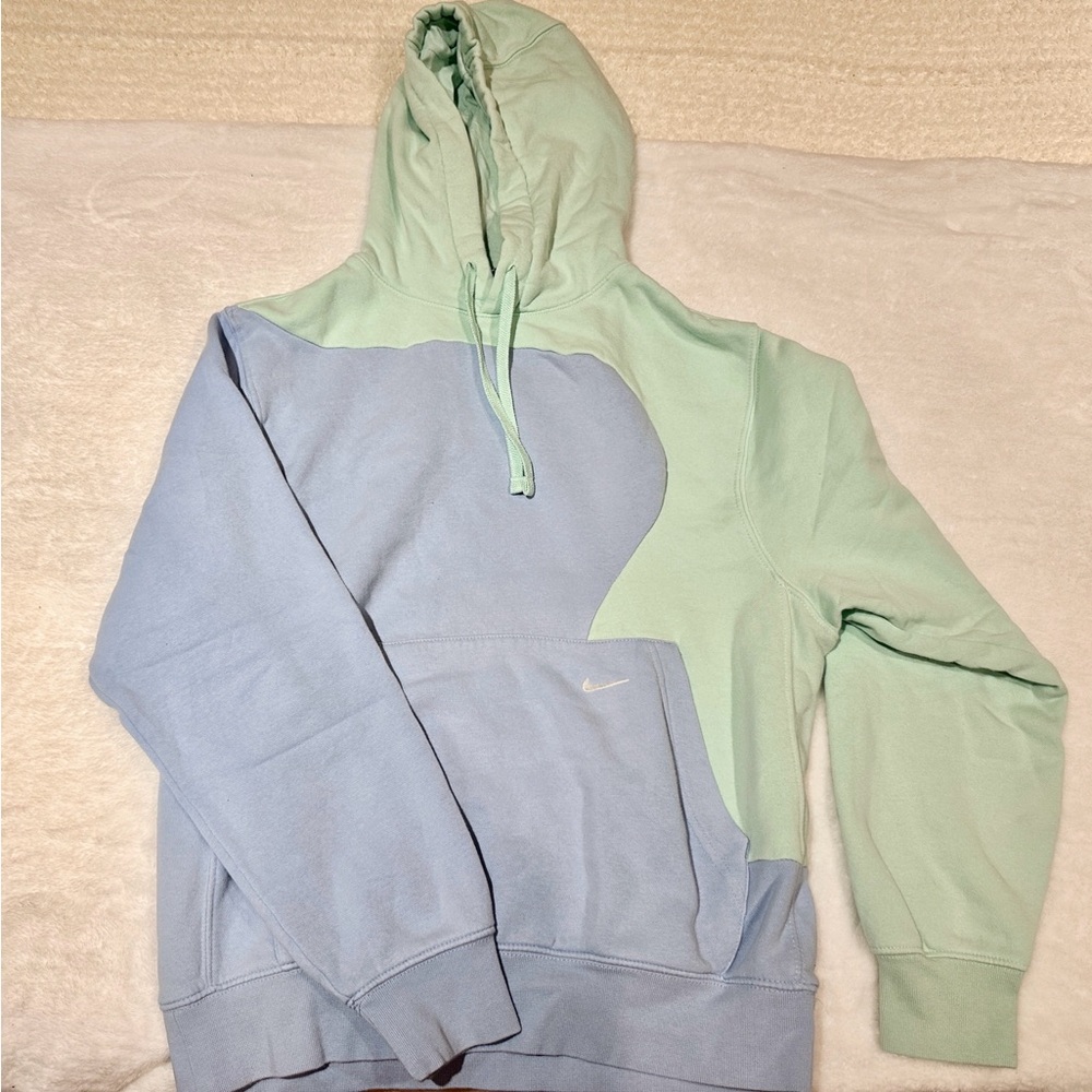 NWOT Nike Green & Blue Sweatshirt